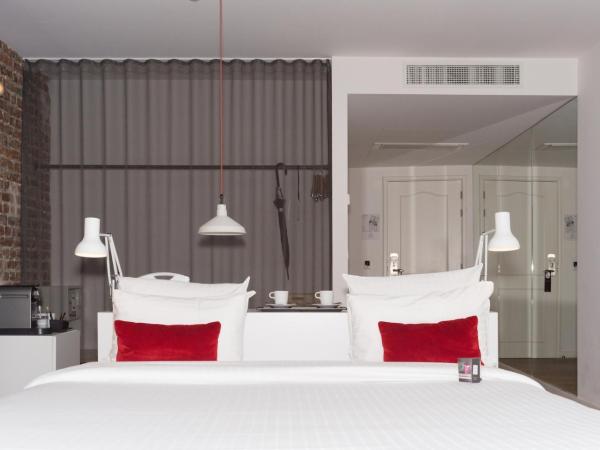 9Hotel Central : photo 6 de la chambre chambre double deluxe avec baignoire