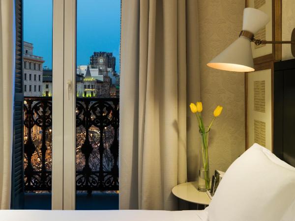 Boutique Hotel H10 Catalunya Plaza : photo 5 de la chambre chambre double ou lits jumeaux de luxe avec vue sur la place de catalogne