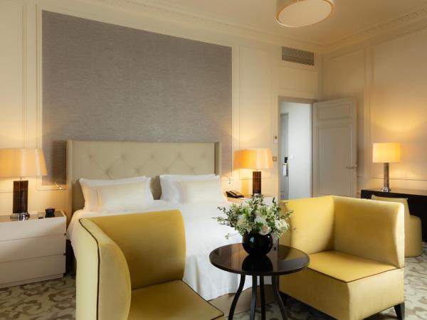 Waldorf Astoria Versailles - Trianon Palace : photo 2 de la chambre chambre lit king-size deluxe - palace 5 Étoiles - vue sur parc