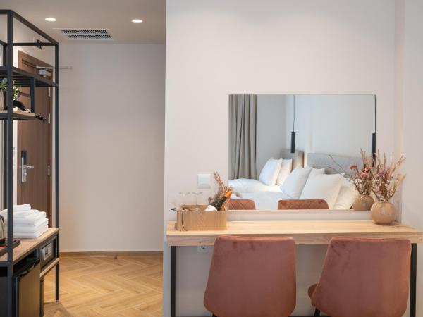 IRA - ΗΡΑ Hotel : photo 3 de la chambre chambre triple supérieure