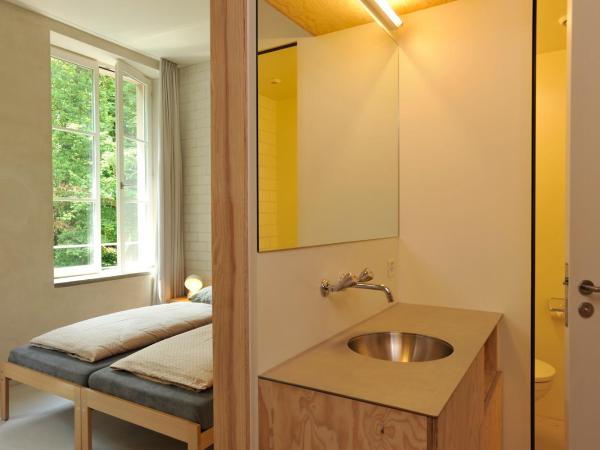 Basel Youth Hostel : photo 4 de la chambre chambre quadruple avec douche
