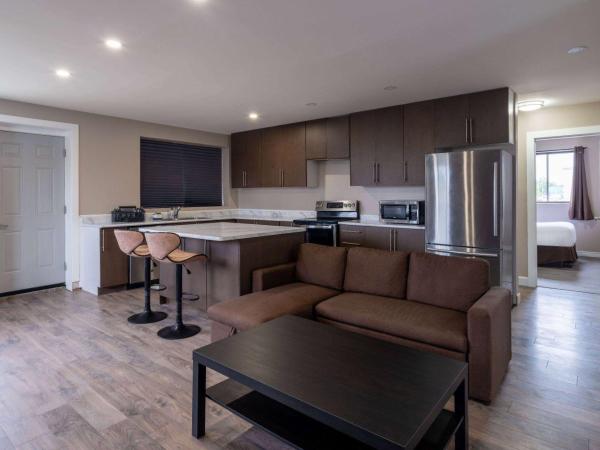 Super 8 by Wyndham Niagara Falls ON : photo 1 de la chambre suite 3 lits doubles - non-fumeurs