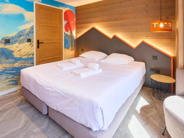 Hotel Base Camp Lodge - Les 2 Alpes : photo 2 de la chambre chambre quadruple - vue sur montagnes