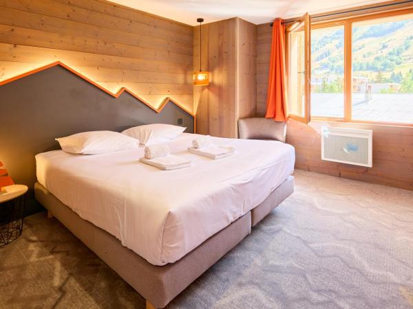 Hotel Base Camp Lodge - Les 2 Alpes : photo 1 de la chambre chambre quadruple - vue sur montagnes