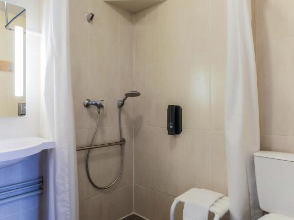 B&B HOTEL Nancy Laxou Zenith : photo 2 de la chambre chambre double - accessible aux personnes à mobilité réduite 