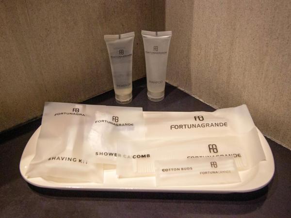 Hotel FortunaGrande Seturan Yogyakarta : photo 4 de la chambre chambre deluxe double ou lits jumeaux