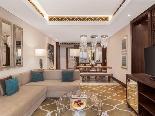 Hilton Dubai Al Habtoor City : photo 10 de la chambre suite 1 chambre lit king-size avec accès gratuit au salon exécutif - vue panoramique