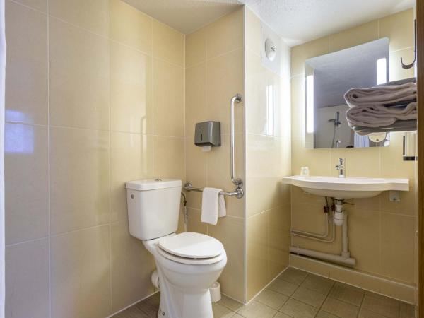 B&B HOTEL CHARTRES Le Forum : photo 2 de la chambre chambre double - accessible aux personnes à mobilité réduite