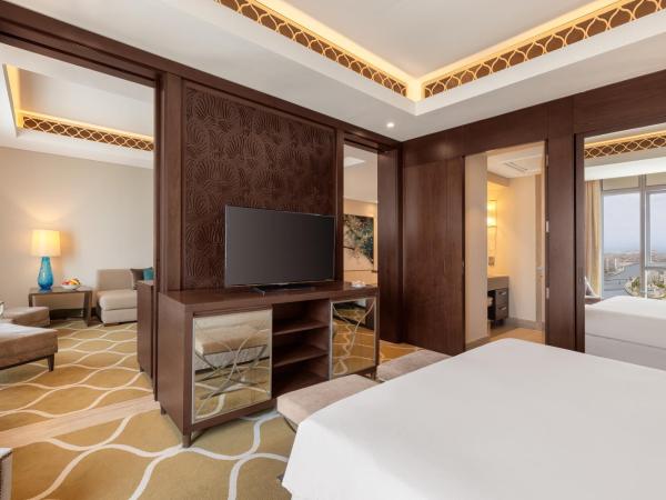 Hilton Dubai Al Habtoor City : photo 8 de la chambre suite 1 chambre lit king-size avec accès gratuit au salon exécutif - vue panoramique