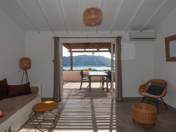 Résidence Marina Di Santa Giulia : photo 9 de la chambre villa classique 1 chambre - vue sur mer
