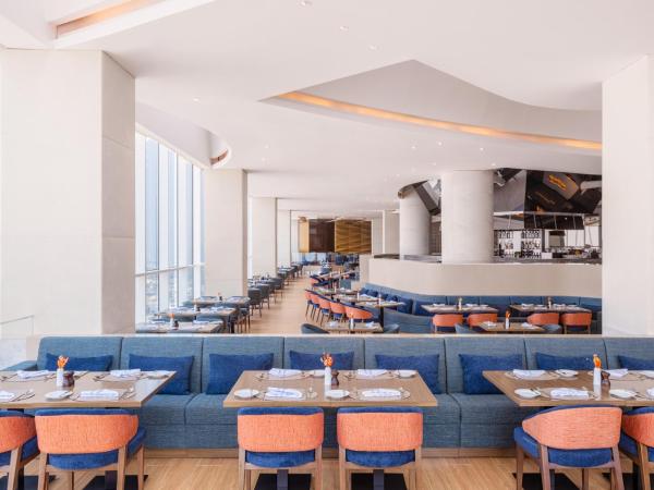 Hilton Dubai Al Habtoor City : photo 6 de la chambre chambre lit king-size exécutive