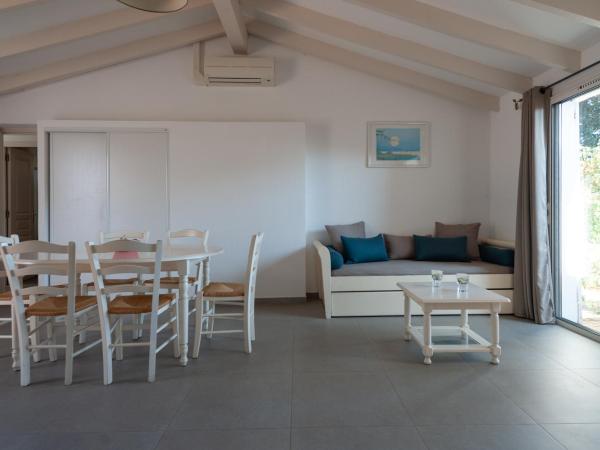 Résidence Marina Di Santa Giulia : photo 10 de la chambre appartement classique - 2 chambres