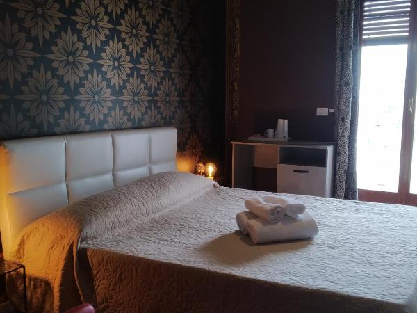 CconfortHotels R&B Dolci Emozioni - SELF CHECK IN : photo 2 de la chambre chambre double deluxe avec balcon