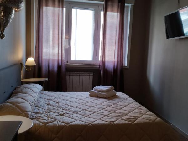 CconfortHotels R&B Cavour - SELF CHECK IN - No Elevator from 20-10-24 until 7-01-2025 : photo 2 de la chambre chambre double standard