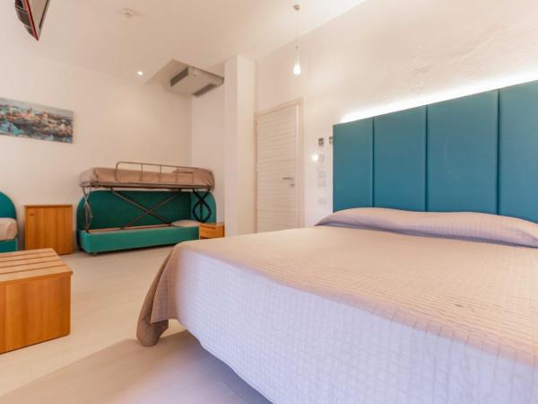 Hotel Ribot : photo 1 de la chambre chambre quadruple supérieure