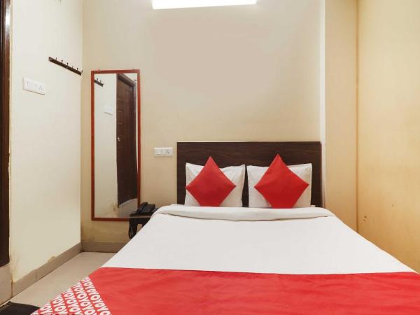 Hotel O Flagship 73783 Sai Pariwar Near Snow World : photo 8 de la chambre chambre triple classique