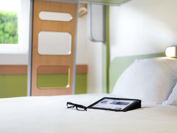 ibis budget Bordeaux Centre Bastide : photo 8 de la chambre chambre triple