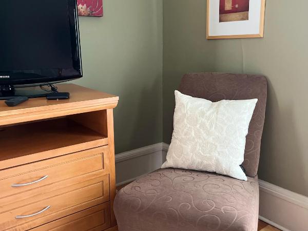 Stirling House : photo 4 de la chambre chambre lit queen-size avec balcon