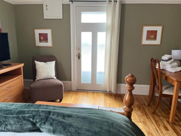 Stirling House : photo 5 de la chambre chambre lit queen-size avec balcon