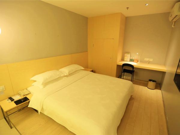 Colour Inn - She Kou Branch : photo 2 de la chambre chambre lit queen-size supérieure (sans fenêtre)