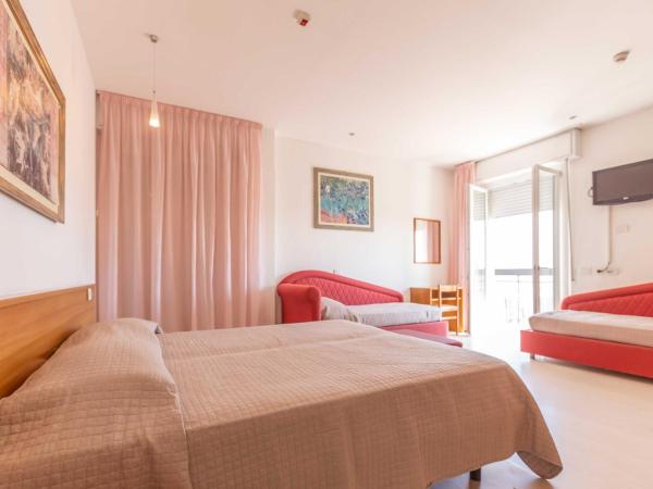 Hotel Ribot : photo 6 de la chambre chambre quadruple supérieure