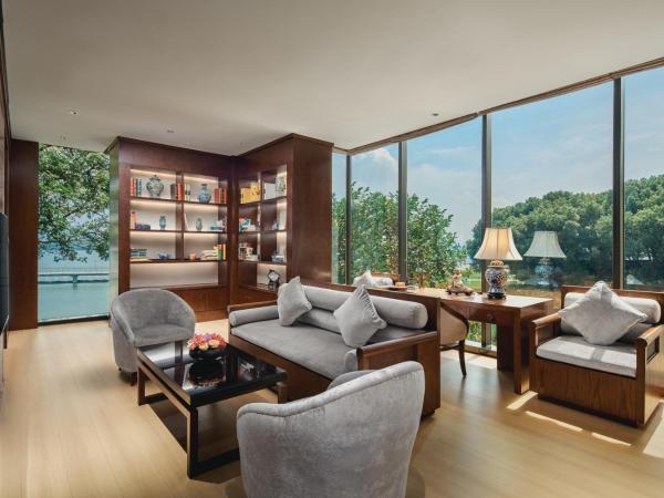 Tonino Lamborghini Hotel Suzhou : photo 2 de la chambre suite premier avec vue sur lac