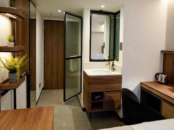 ST Signature Bugis Middle, SHORT OVERNIGHT, 11 hours 8PM-7AM : photo 2 de la chambre double room, window, short overnight, 11hrs: 8pm-7am