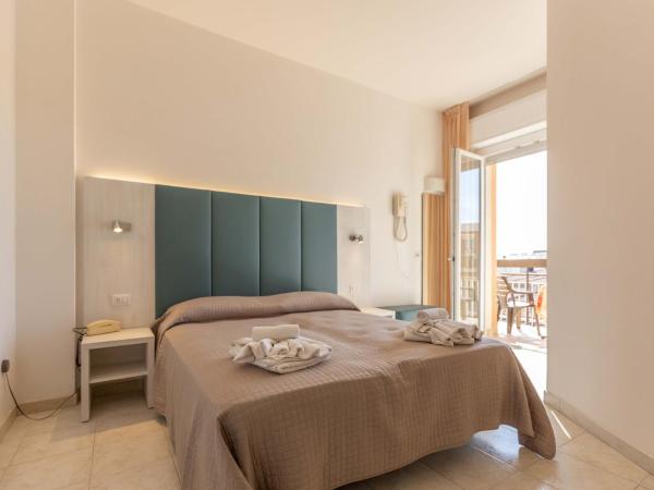 Hotel Ribot : photo 10 de la chambre chambre double ou lits jumeaux