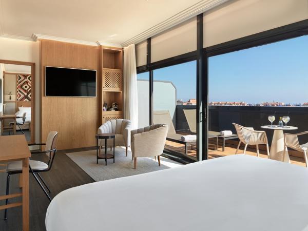 H10 Marina Barcelona : photo 3 de la chambre suite junior privilège avec terrasse et accès au spa