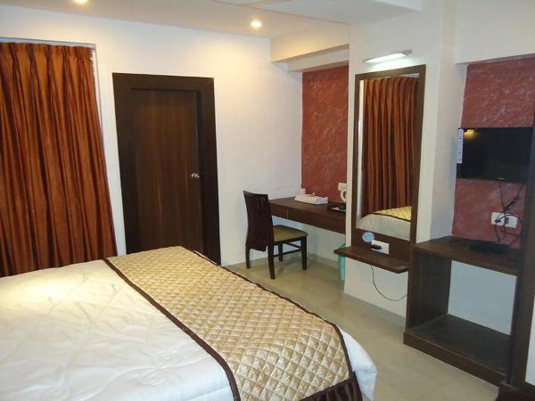 Hotel Maan Residency Satellite Road : photo 4 de la chambre chambre triple exécutive