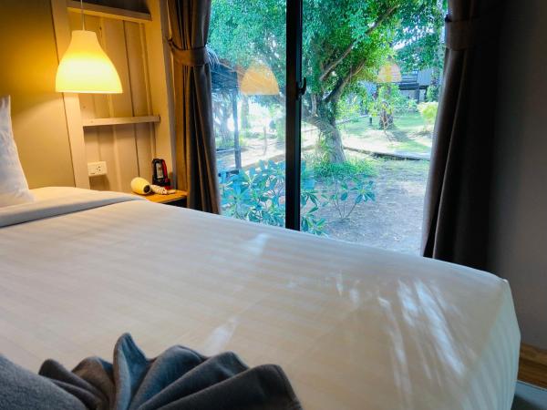 HIP Seaview Resort @ Phi Phi : photo 9 de la chambre bungalow - vue sur mer à l’ouest