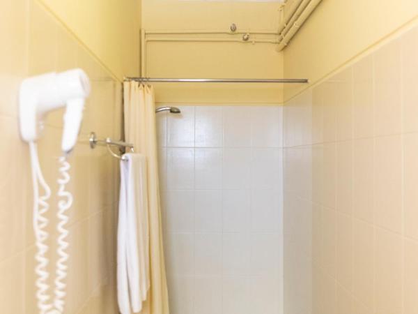 Hotel Universal : photo 5 de la chambre chambre double ou lits jumeaux Économique mansardée - animaux domestiques non admis