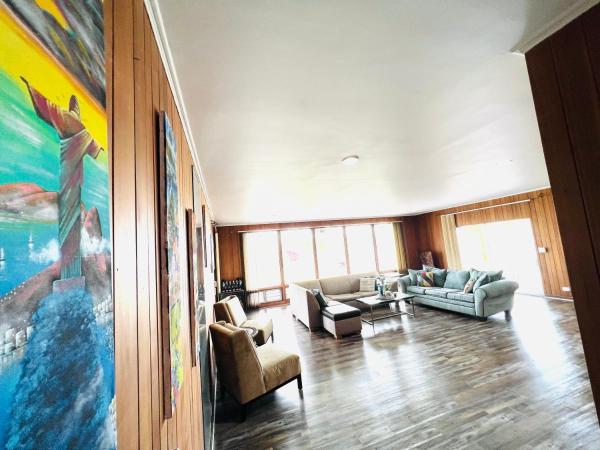 Pill Hill Mansion : photo 2 de la chambre suite lit king-size