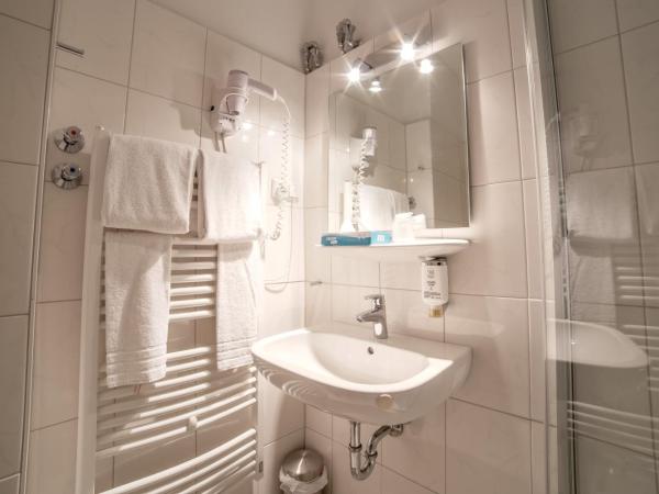 City Hotel Hannover : photo 1 de la chambre chambre double avec salle de bains privative