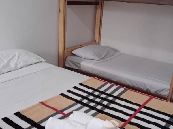 Pousada Caiçaras Búzios : photo 2 de la chambre chambre quadruple