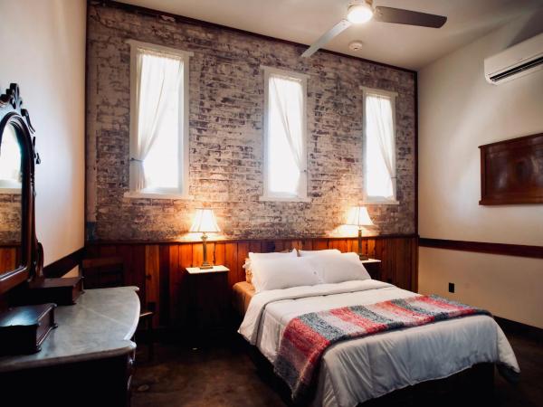 Inn at the Old Jail : photo 1 de la chambre chambre lit queen-size