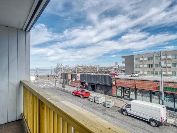 The Wharf Inn : photo 6 de la chambre king balcony with partial bay view