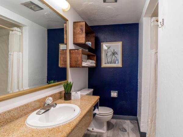 The Wharf Inn : photo 5 de la chambre premium room, two king beds