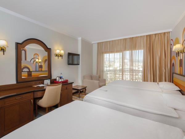 Megasaray Westbeach Antalya : photo 2 de la chambre hébergement triple standard deluxe - vue sur ville
