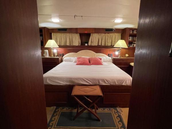 Hotel Yacht Our Alissa : photo 1 de la chambre chambre lit queen-size deluxe