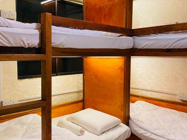H2 Worldpackers , The Social Hotel : photo 2 de la chambre lit dans dortoir pour hommes de 4 lits