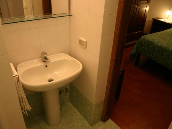 B&B Casale Virgili : photo 1 de la chambre chambre double