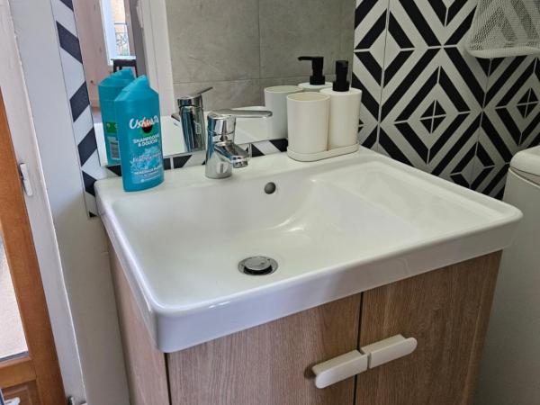 LE VAUBAN Palais des congrés , Centre ville & Gare BÉZIERS : photo 2 de la chambre chambre double