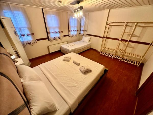 Melkan Otel Guest House : photo 5 de la chambre chambre triple