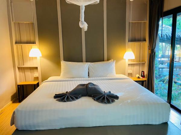 HIP Seaview Resort @ Phi Phi : photo 4 de la chambre bungalow - vue sur jardin