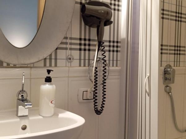 CconfortHotels R&B Cavour - SELF CHECK IN : photo 8 de la chambre chambre double classique