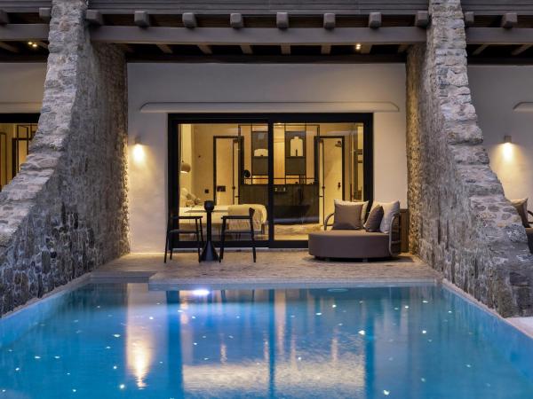 Aeonic Suites and Spa : photo 7 de la chambre suite junior eon avec piscine suprême