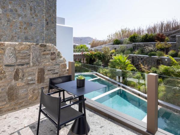 Aeonic Suites and Spa : photo 6 de la chambre suite junior epic avec jacuzzi