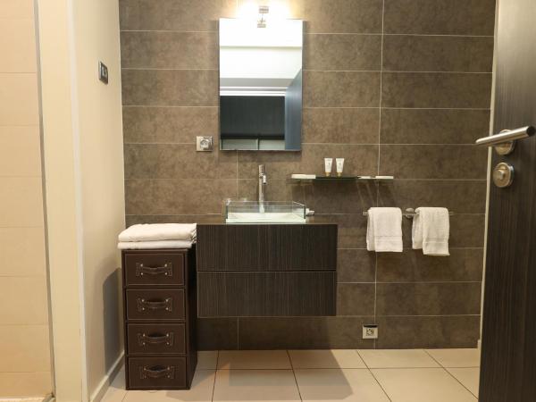 Hôtel Château de Lacan : photo 10 de la chambre chambre double standard