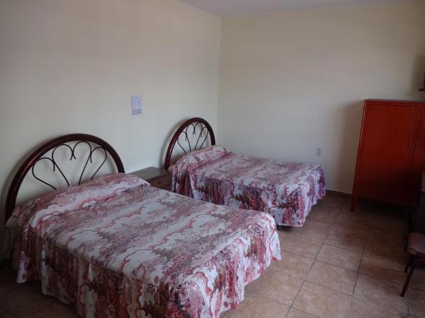 Hotel Del Centro : photo 6 de la chambre chambre double standard avec 2 lits doubles